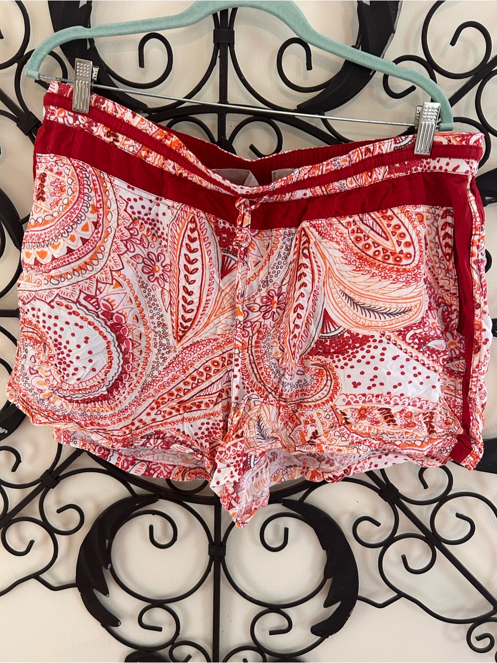 Red Paisley Print Casual Bermuda Shorts with Drawstring